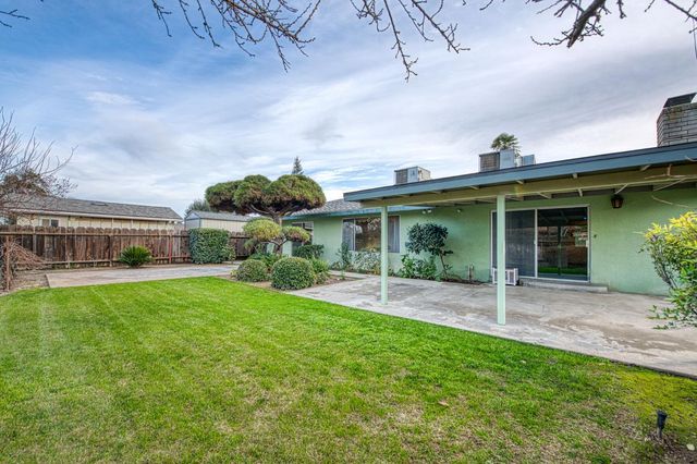 1461 Windsor Drive, Kingsburg, CA 93631