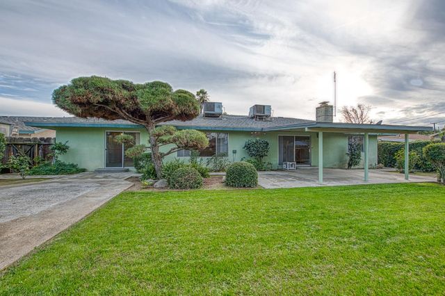 1461 Windsor Drive, Kingsburg, CA 93631