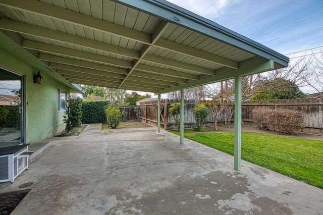 1461 Windsor Drive, Kingsburg, CA 93631