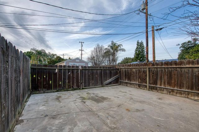 1461 Windsor Drive, Kingsburg, CA 93631