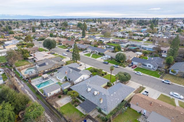 1461 Windsor Drive, Kingsburg, CA 93631