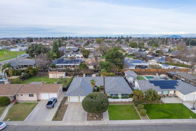 1461 Windsor Drive, Kingsburg, CA 93631