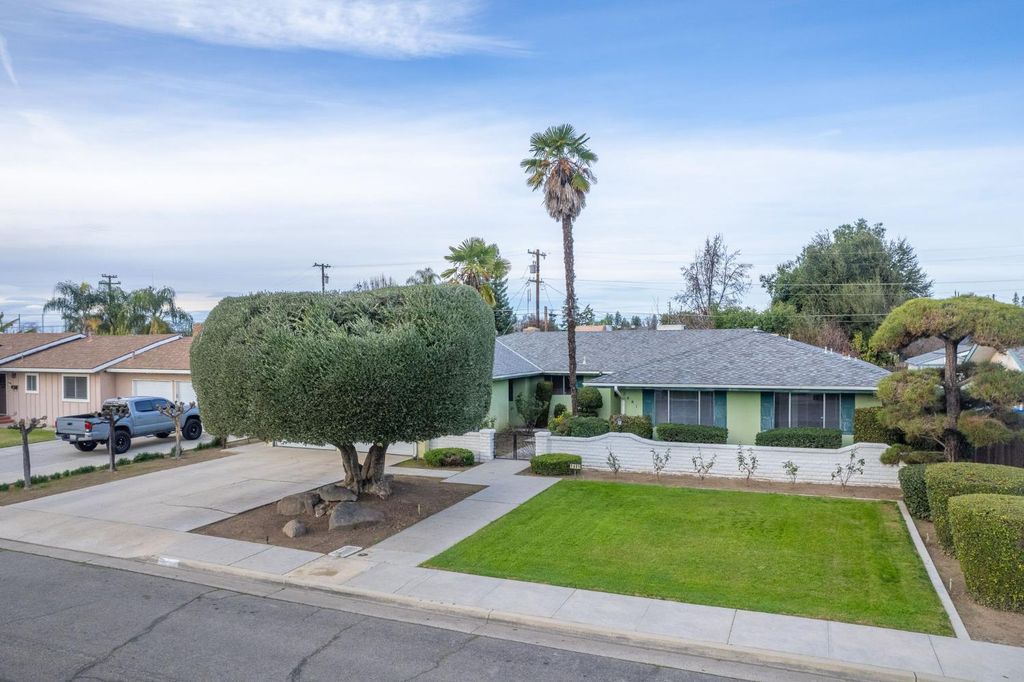 1461 Windsor Drive, Kingsburg, CA 93631