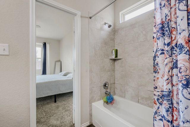 10542 Green Lake Dr, San Antonio, TX 78223