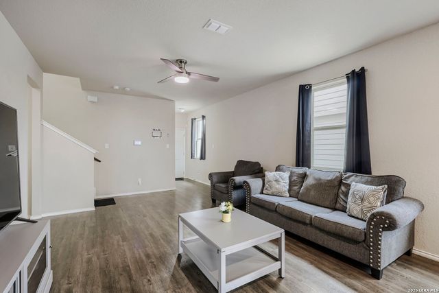 10542 Green Lake Dr, San Antonio, TX 78223