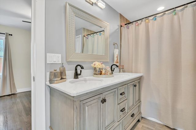 7964 Lavergne Avenue, Burbank, IL 60459