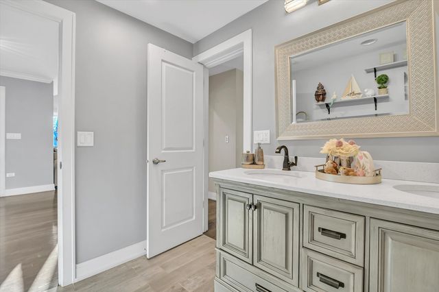 7964 Lavergne Avenue, Burbank, IL 60459