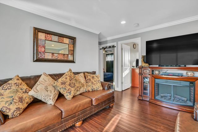 7964 Lavergne Avenue, Burbank, IL 60459