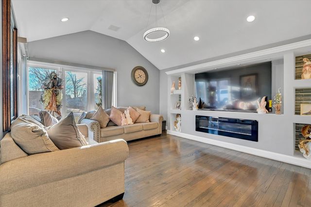 7964 Lavergne Avenue, Burbank, IL 60459