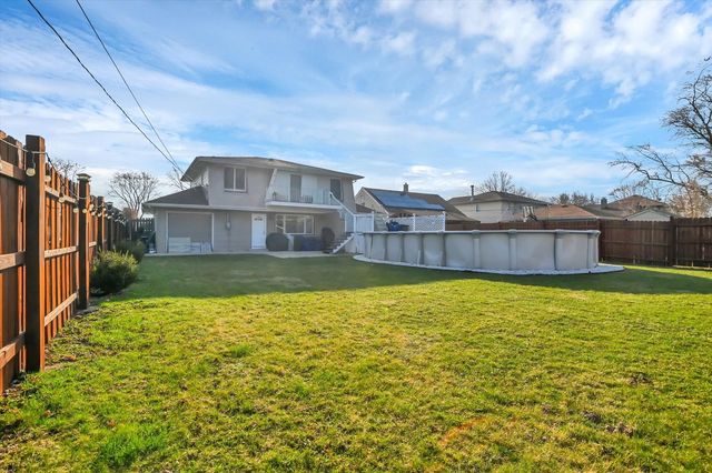 7964 Lavergne Avenue, Burbank, IL 60459