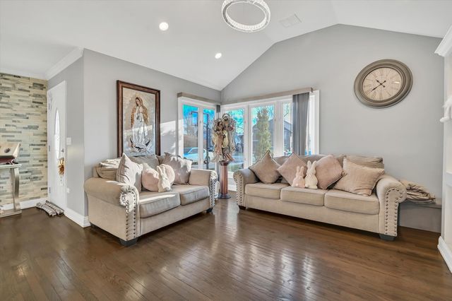 7964 Lavergne Avenue, Burbank, IL 60459