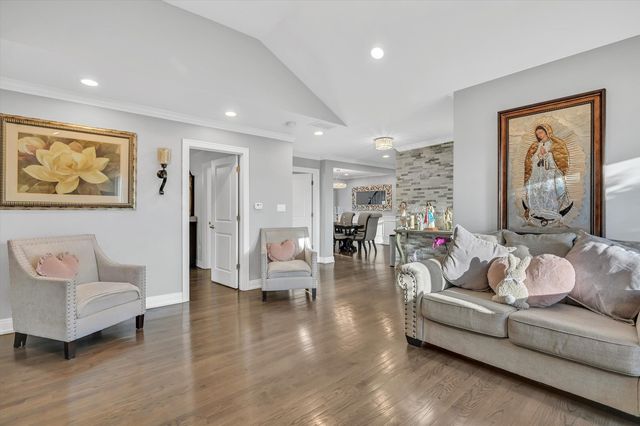 7964 Lavergne Avenue, Burbank, IL 60459