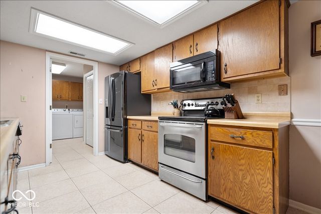 7438 Prairie Lake Drive, Indianapolis, IN 46256