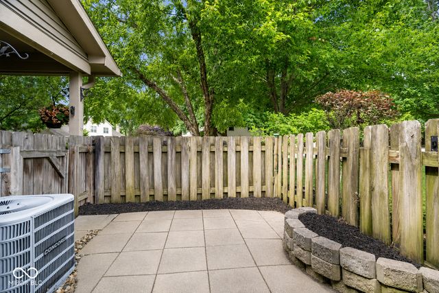 7438 Prairie Lake Drive, Indianapolis, IN 46256