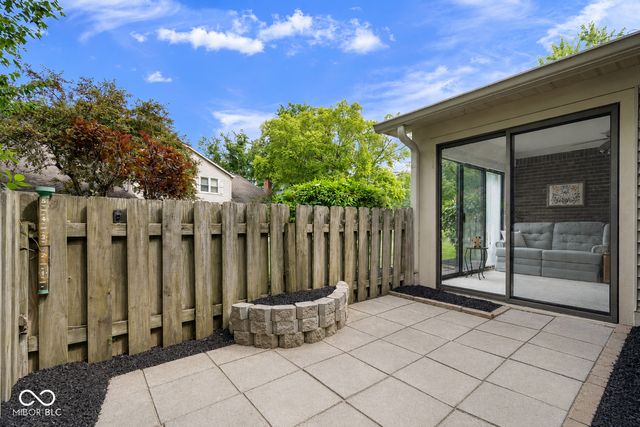 7438 Prairie Lake Drive, Indianapolis, IN 46256