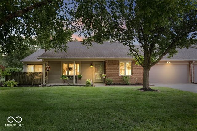 7438 Prairie Lake Drive, Indianapolis, IN 46256