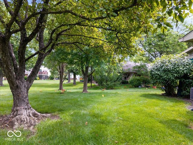 7438 Prairie Lake Drive, Indianapolis, IN 46256