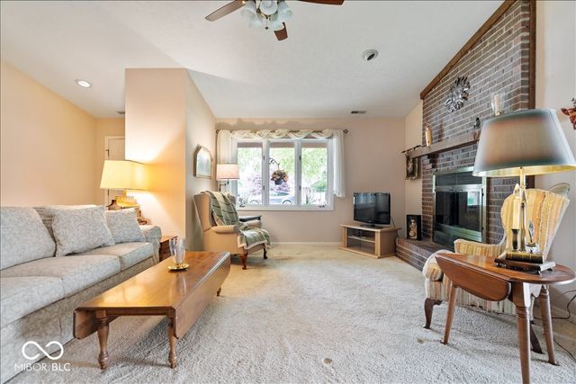 7438 Prairie Lake Drive, Indianapolis, IN 46256