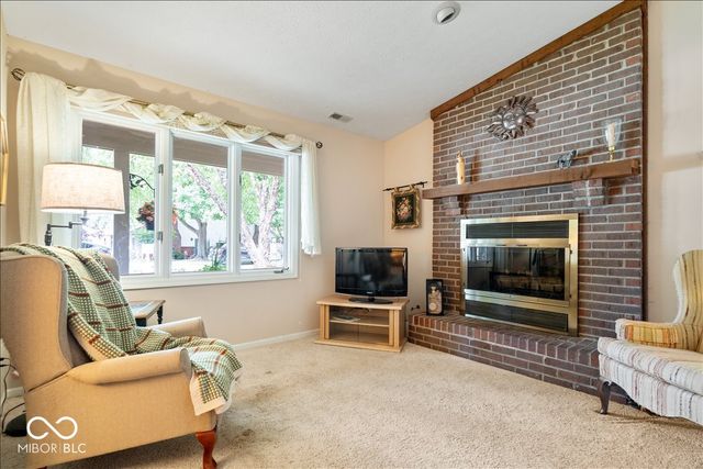 7438 Prairie Lake Drive, Indianapolis, IN 46256