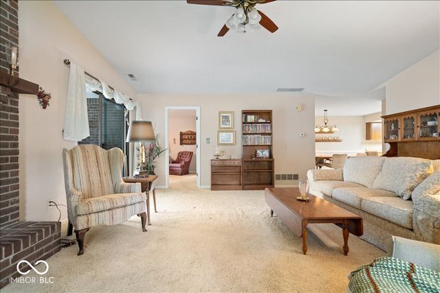 7438 Prairie Lake Drive, Indianapolis, IN 46256