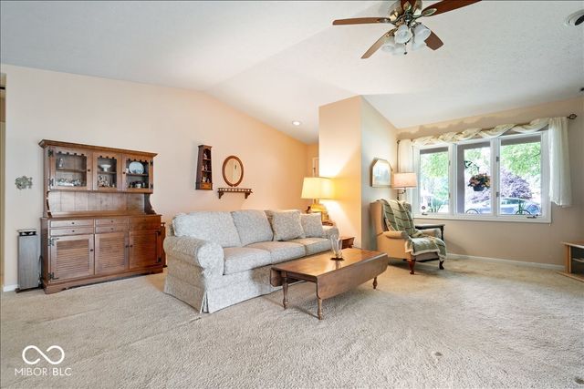 7438 Prairie Lake Drive, Indianapolis, IN 46256