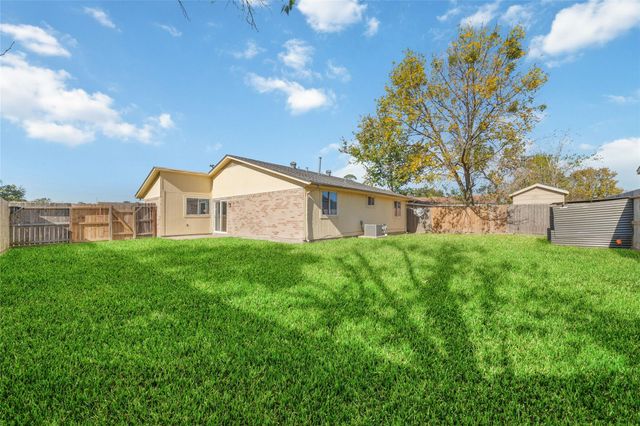 563 Slumberwood Drive, Houston, TX 77013