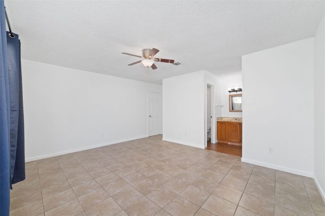 563 Slumberwood Drive, Houston, TX 77013