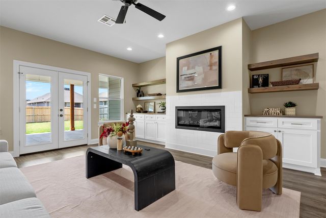 929 Northern Dancer Drive, Hewitt, TX 76643