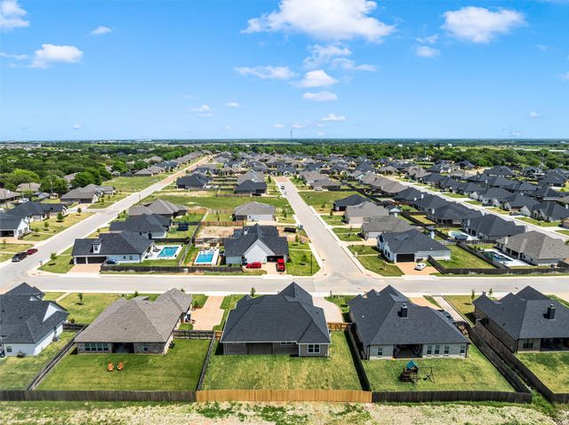 929 Northern Dancer Drive, Hewitt, TX 76643