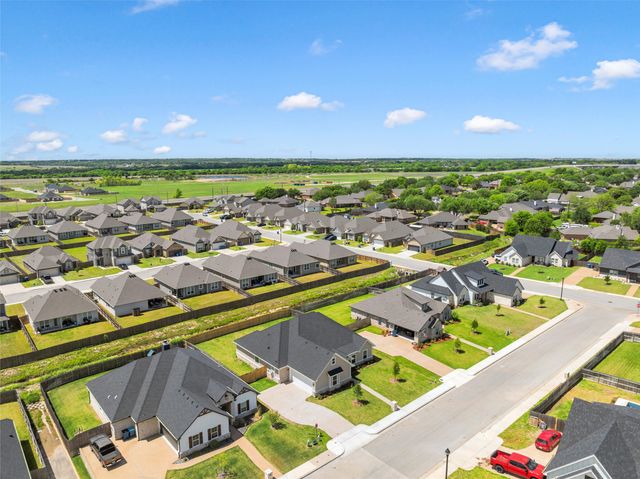 929 Northern Dancer Drive, Hewitt, TX 76643