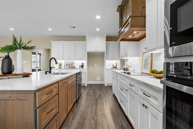 929 Northern Dancer Drive, Hewitt, TX 76643