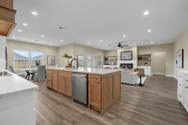 929 Northern Dancer Drive, Hewitt, TX 76643