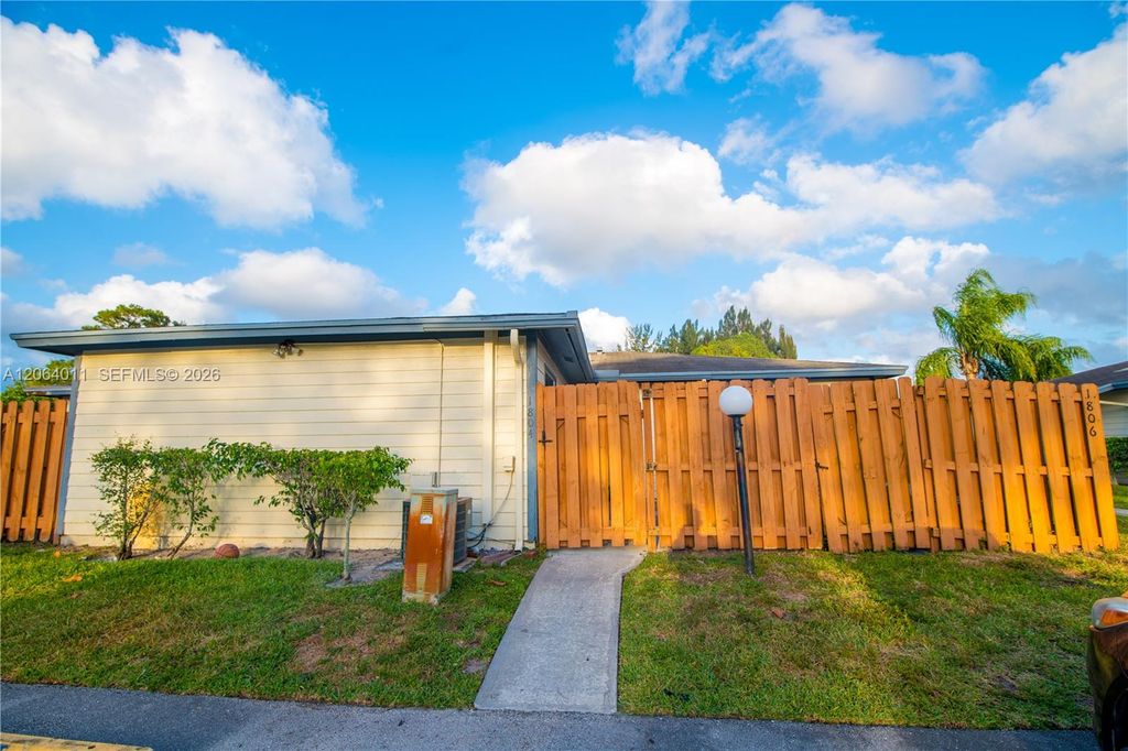 1804 My Pl, West Palm Beach, FL 33417