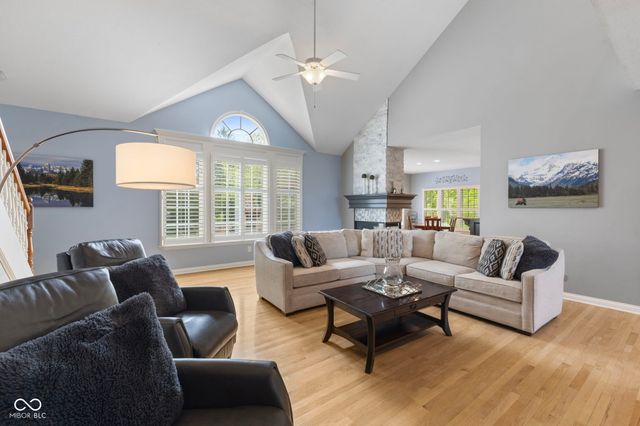 4627 Ridgewood Drive, Zionsville, IN 46077