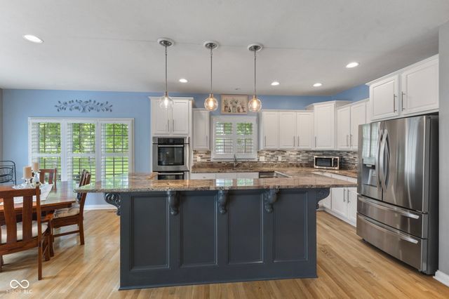 4627 Ridgewood Drive, Zionsville, IN 46077