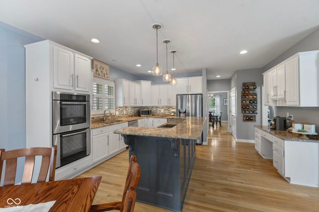 4627 Ridgewood Drive, Zionsville, IN 46077