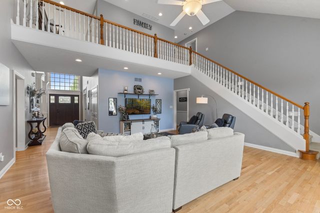 4627 Ridgewood Drive, Zionsville, IN 46077