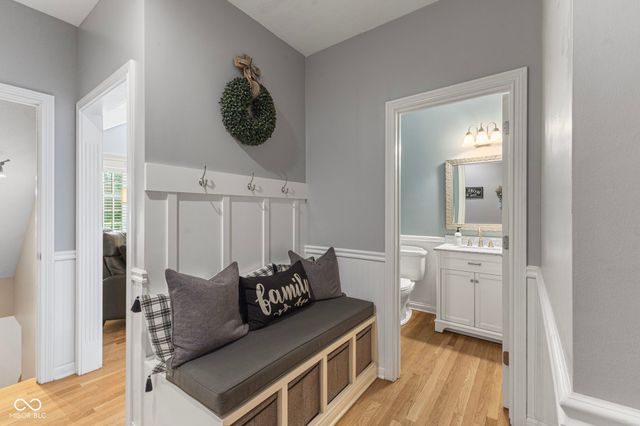 4627 Ridgewood Drive, Zionsville, IN 46077