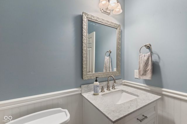 4627 Ridgewood Drive, Zionsville, IN 46077