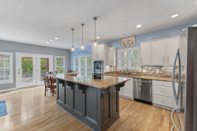 4627 Ridgewood Drive, Zionsville, IN 46077