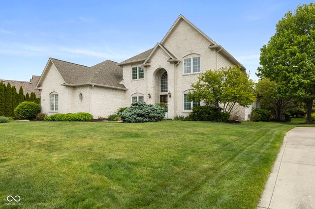 4627 Ridgewood Drive, Zionsville, IN 46077