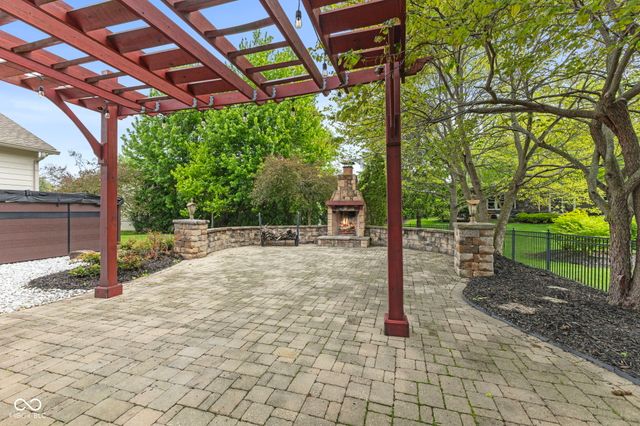 4627 Ridgewood Drive, Zionsville, IN 46077
