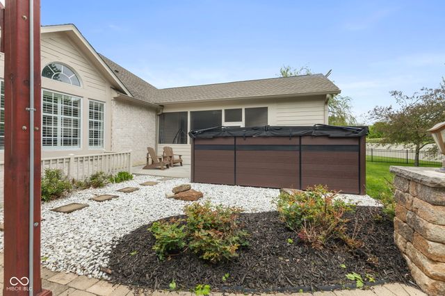 4627 Ridgewood Drive, Zionsville, IN 46077
