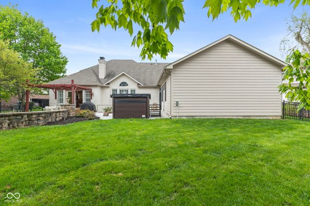 4627 Ridgewood Drive, Zionsville, IN 46077
