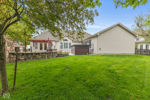 4627 Ridgewood Drive, Zionsville, IN 46077