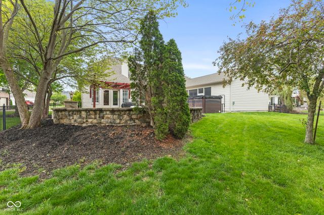 4627 Ridgewood Drive, Zionsville, IN 46077