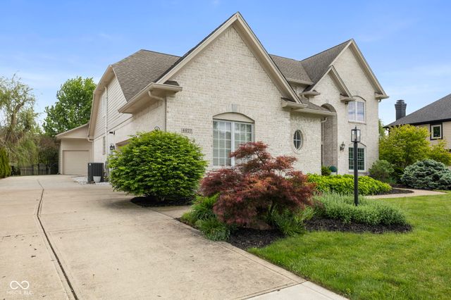 4627 Ridgewood Drive, Zionsville, IN 46077