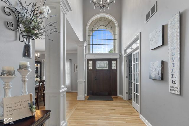 4627 Ridgewood Drive, Zionsville, IN 46077