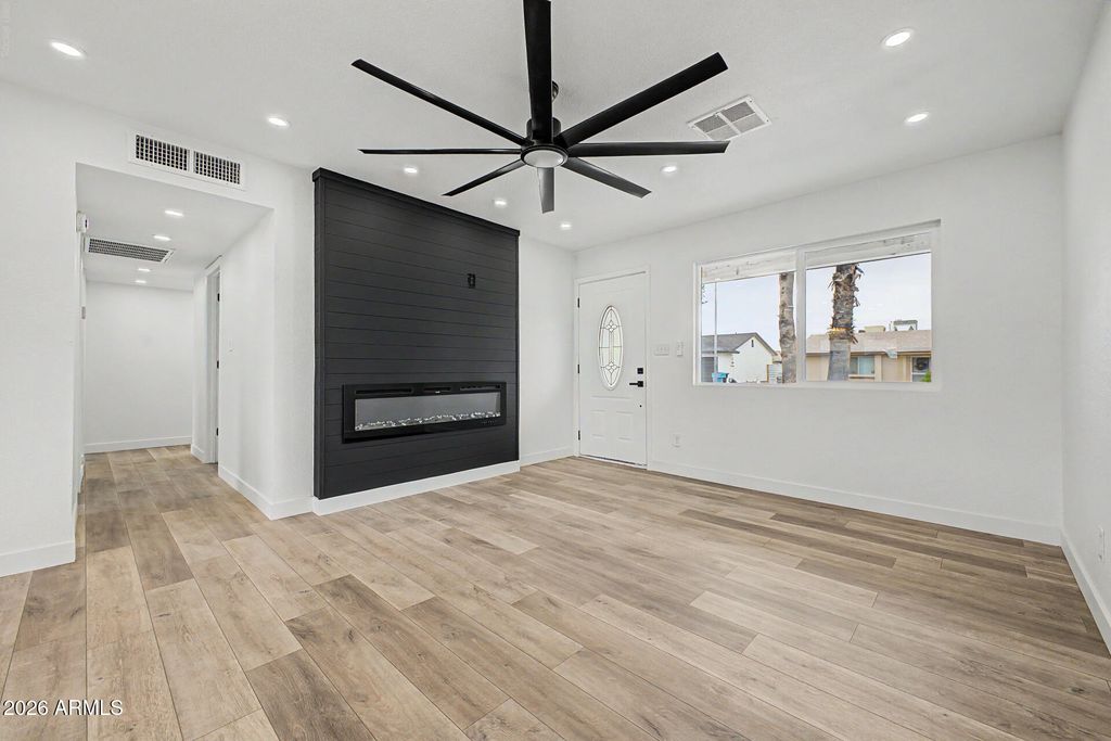 3226 W LIBBY Street, Phoenix, AZ 85053 — photo 4