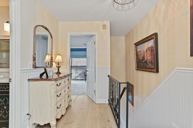 376 Knapps Highway 376, Fairfield, CT 06825